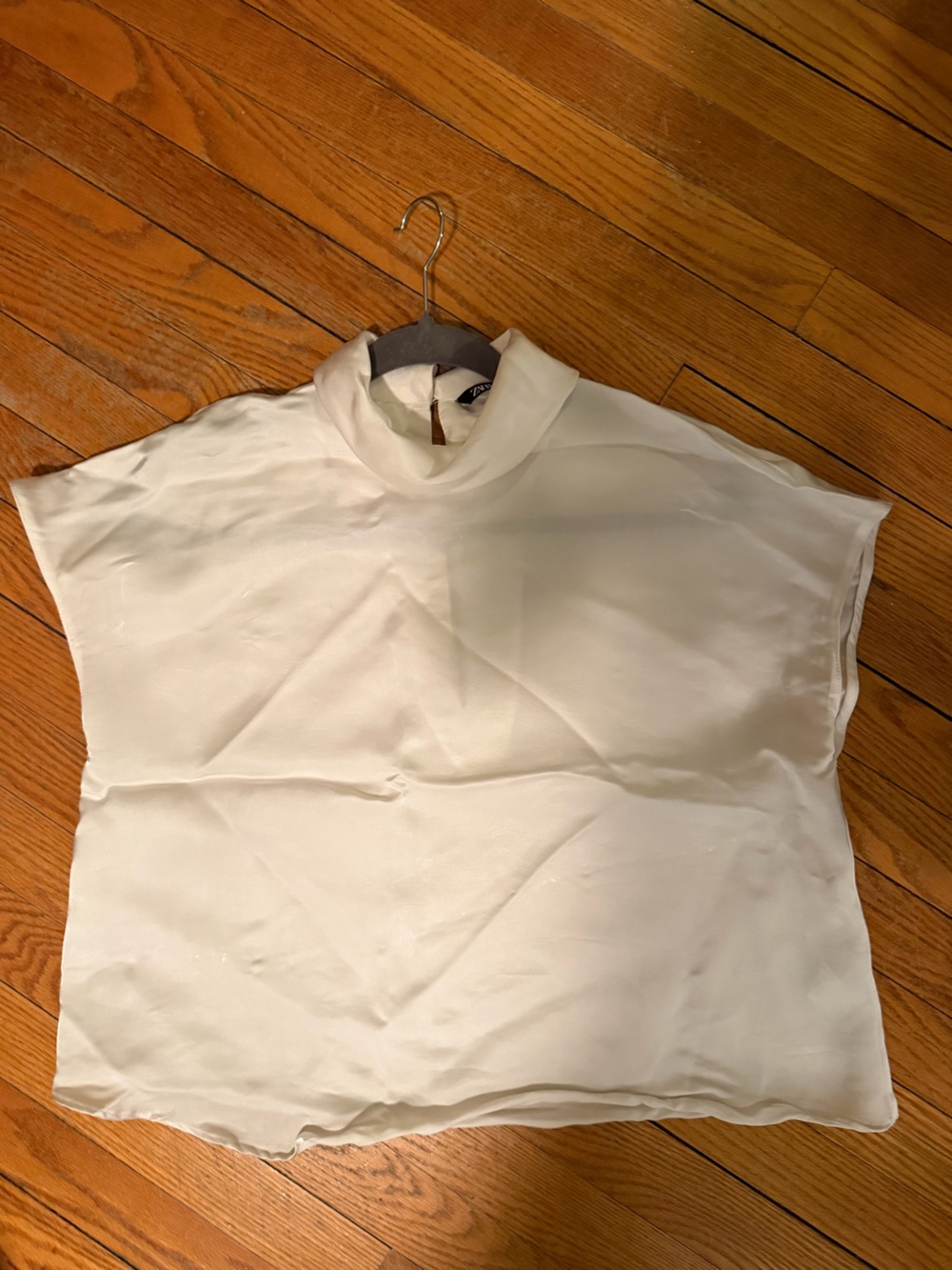 Zara women’s satin White Short-Sleeve blouse
